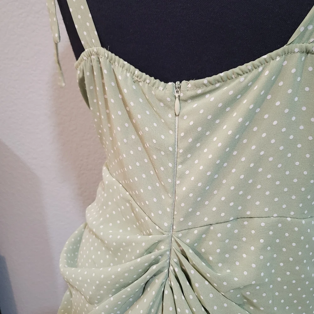 PrettyLittleThing Underwire Detail Draped Midi Dress - Picture 4 of 5